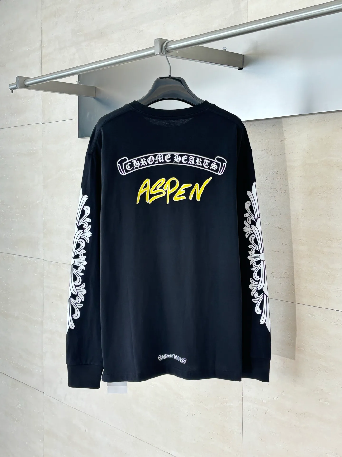 P310 Chrome Heart*/Chrome Heart CH/Aspen Graffiti limited long sleeves. The fabric is made of 26-woven 220g cotton. The printing is ink printing. Customized accessories Size: S/M/L